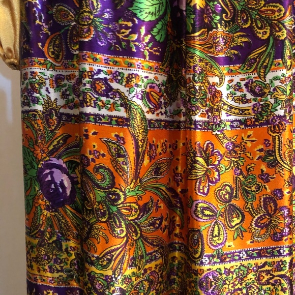 Golden Vintage Maxi Dress (Silk?) with waist sash - Picture 3 of 6